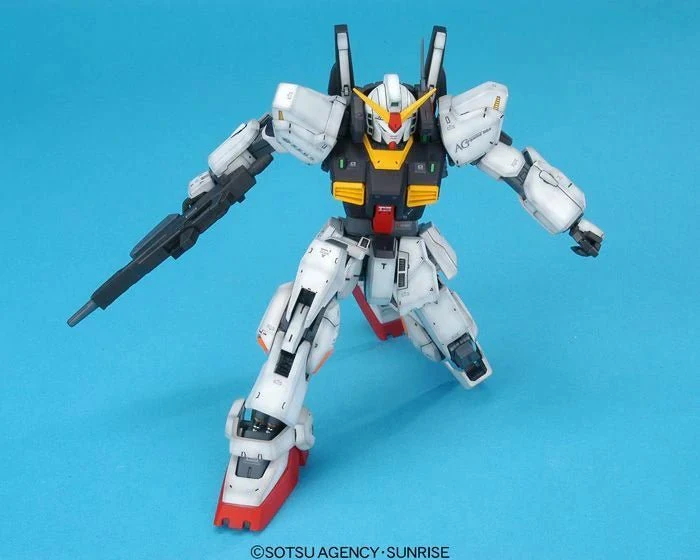 Bandai Hobby MG RX-178 Gundam Mk-II Ver.2.0 (AEUG) (2005) 1/100 (Damaged Box) - Image 4