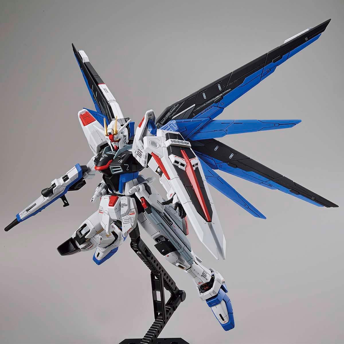 Bandai Hobby Full Mechanics The Gundam Base Limited Freedom Gundam Ver. GCP 1/100 - Image 4