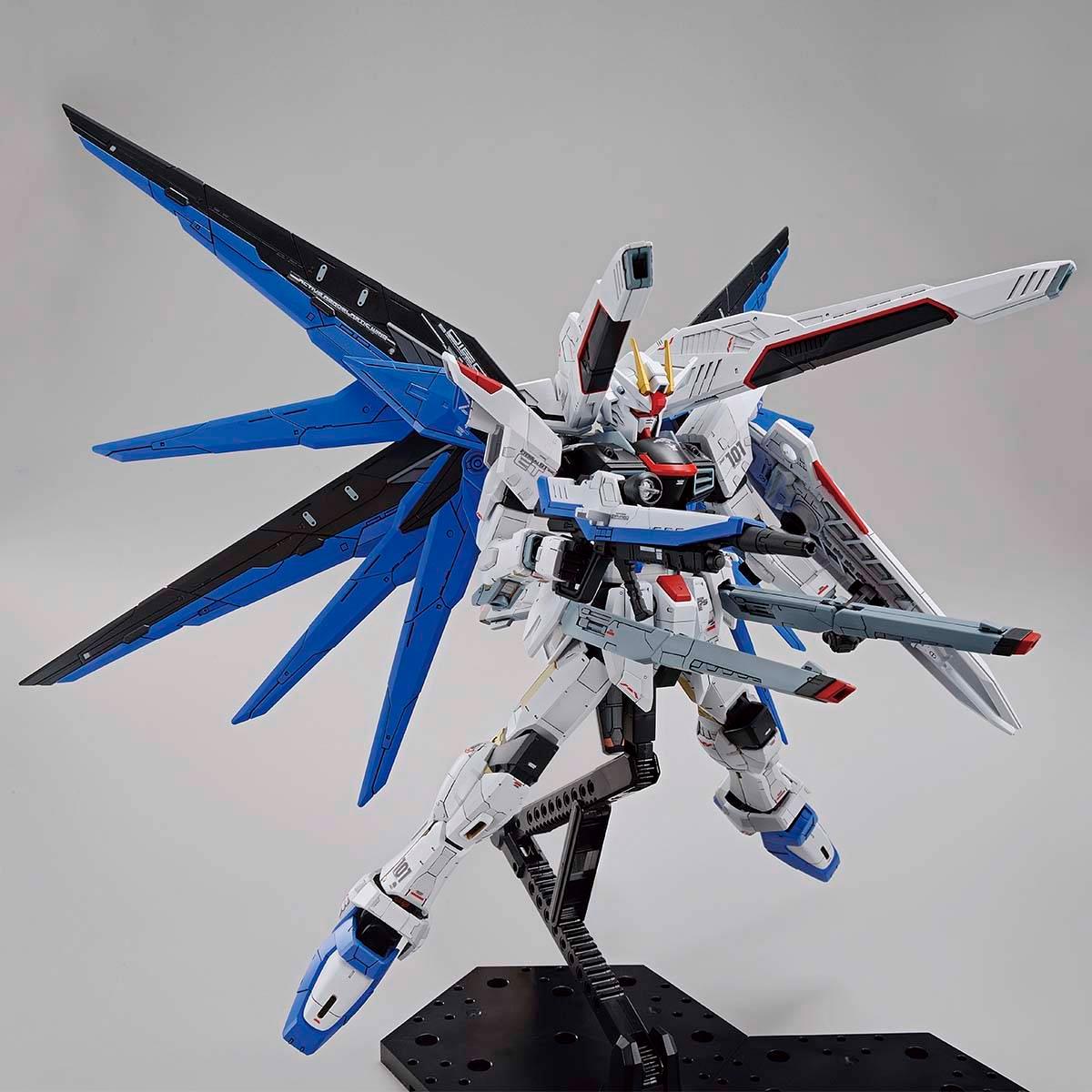 Bandai Hobby Full Mechanics The Gundam Base Limited Freedom Gundam Ver. GCP 1/100 - Image 6
