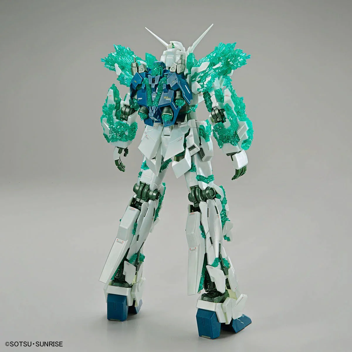 Bandai Hobby MG Gundam Base Limited Unicorn Gundam(Luminous Crystal Body) 1/100 - Image 3