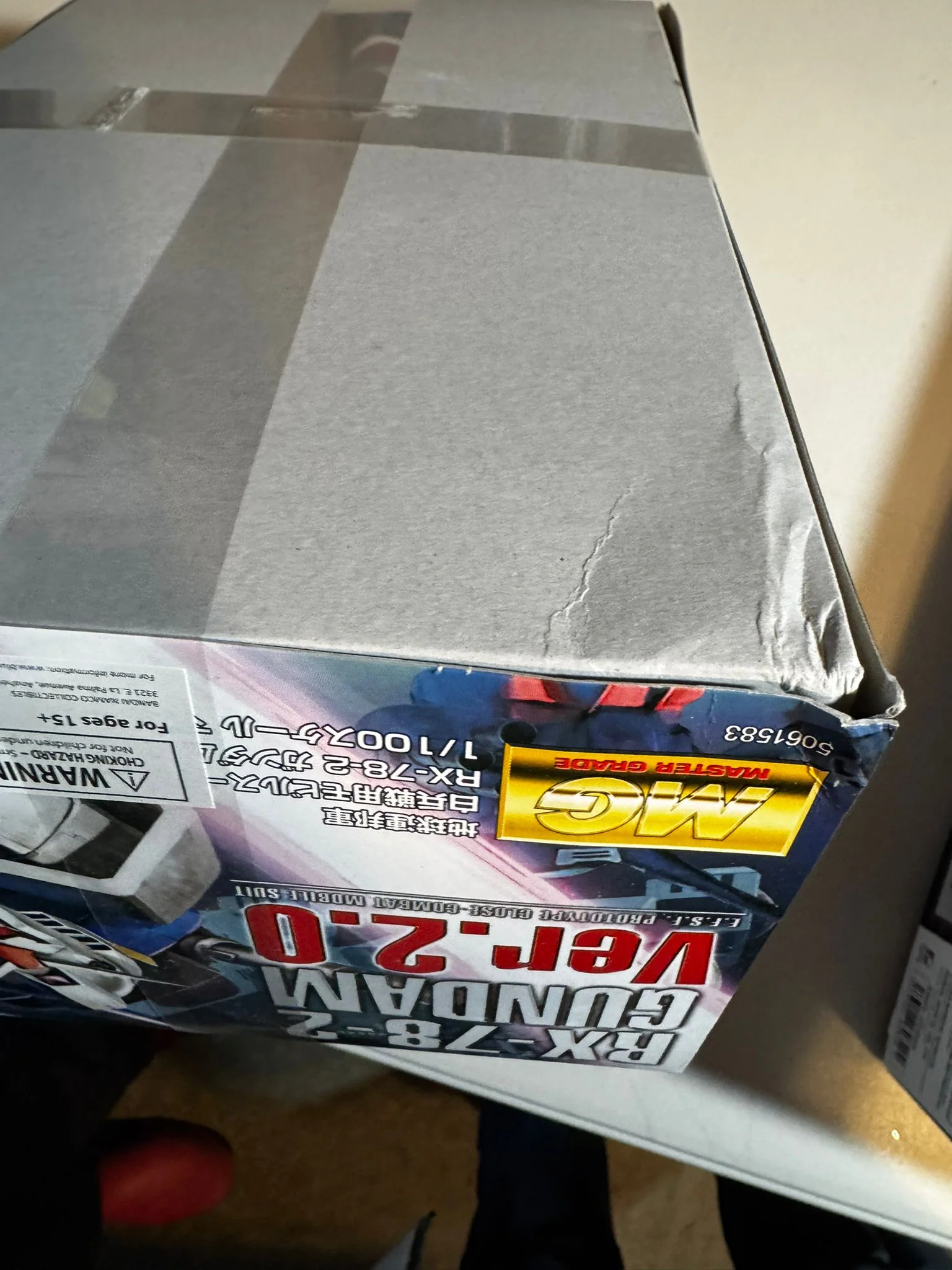 Bandai Hobby MG RX-78-2 Gundam Ver 2.0 (2008) (Damaged Box) 1/100