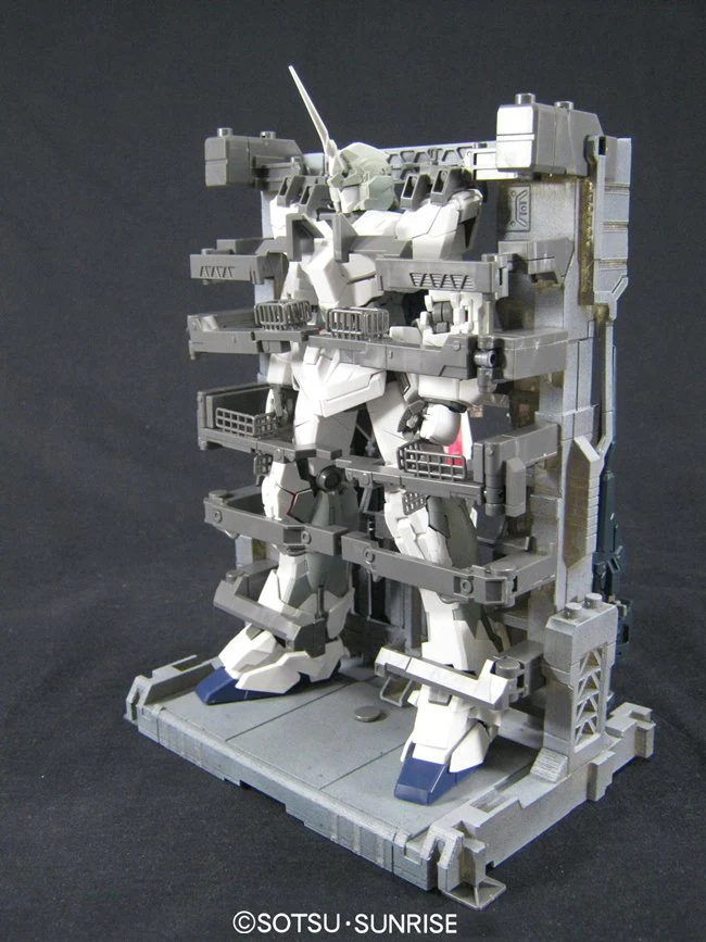 Bandai Hobby MG Unicorn Gundam (Screen Image Special with MS Cage) 1/100(2010) - Image 4