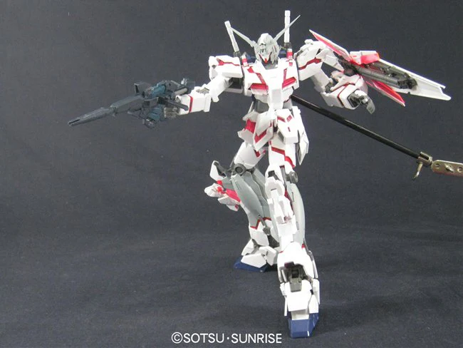 Bandai Hobby MG Unicorn Gundam (Screen Image Special with MS Cage) 1/100(2010) - Image 5