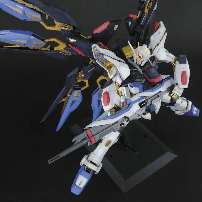 Bandai Hobby PG #14 Strike Freedom Gundam(2010)1/60 - Image 4