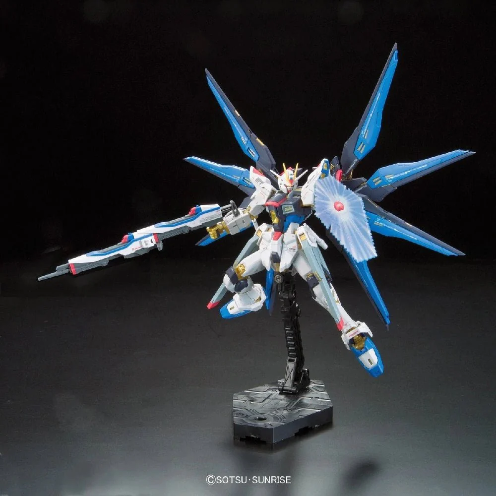 Bandai Hobby RG #14 ZGMF-X20A Strike Freedom Gundam (2013) 1/144 - Image 2